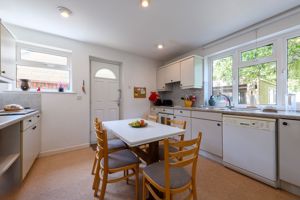 Kitchen/Breakfast Room- click for photo gallery